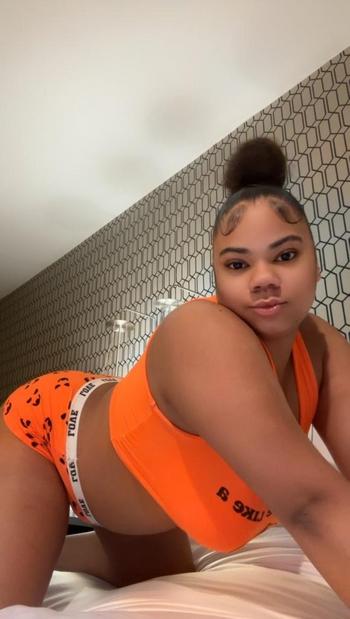 Twins, 23  female escort, Savannah