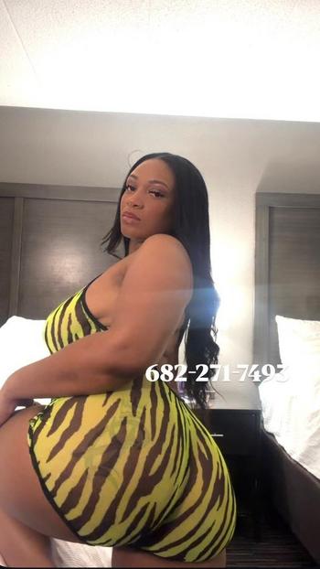 Leah, 25  female escort, Savannah